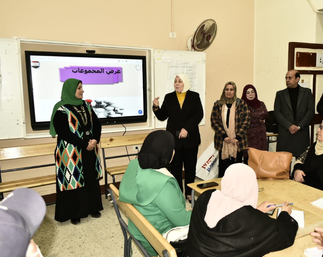 تدريب المعلمين علي تفعيل دور المدرسة